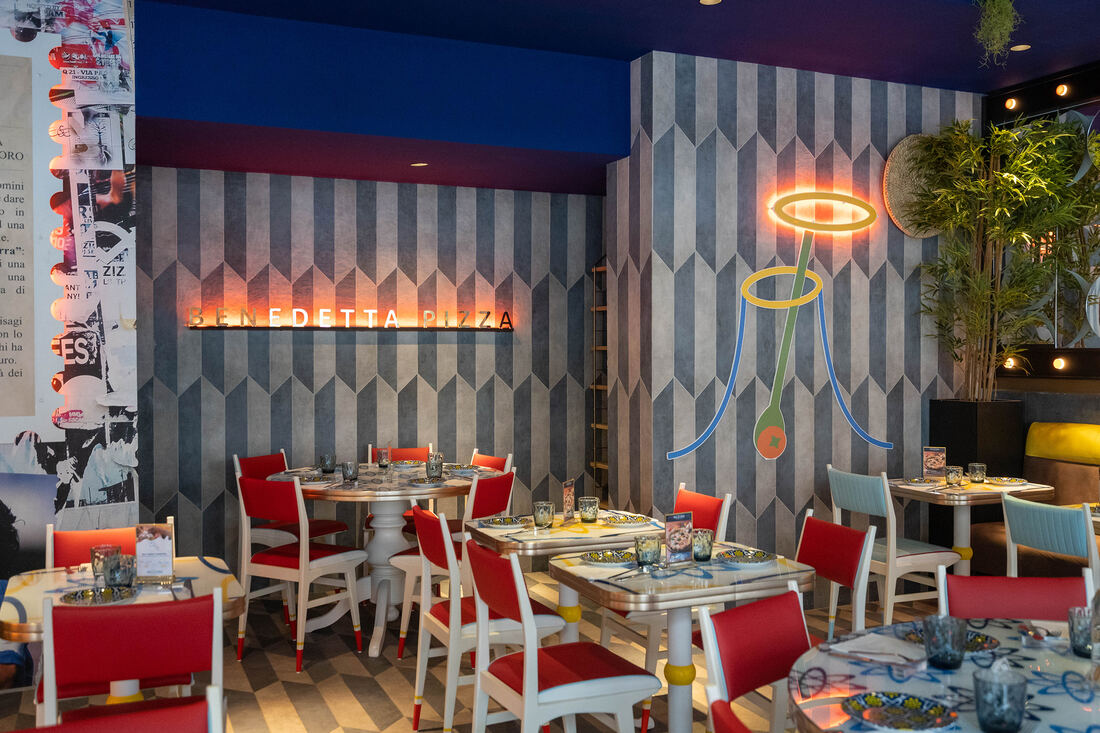 La sala con l'aureola al neon di Malaterra